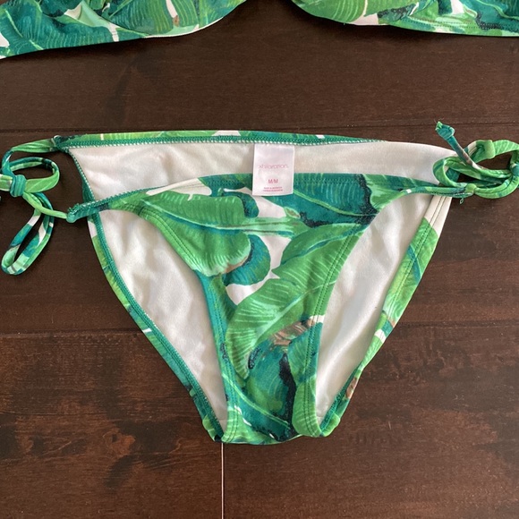 Xholaration two piece swimming suit in palm leaves. Both size M, top fits 32/34 - Picture 2 of 3